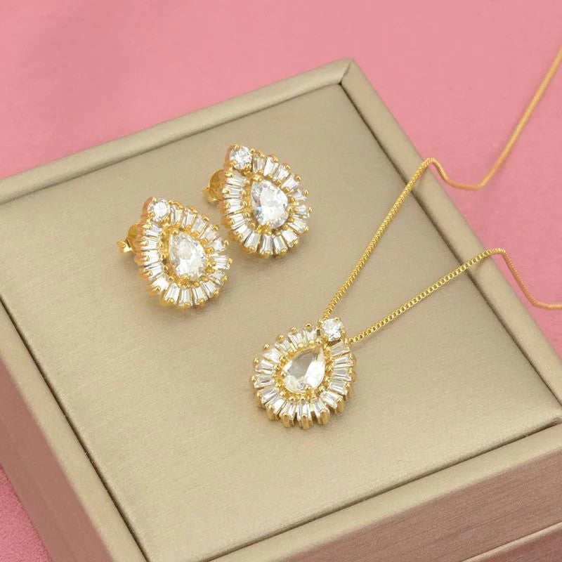 Conjunto de Brincos e Colar com Gota Cravejada Nevetes