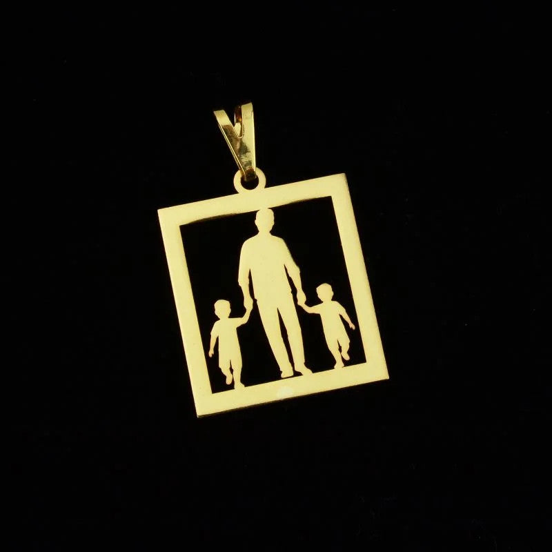 Pingente Placa Vazada Pai e Dois Filhos