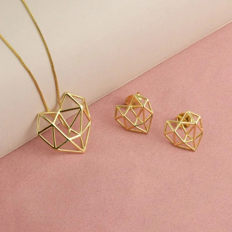 Conjunto Veneziana com Coração Detalhes Geométricos