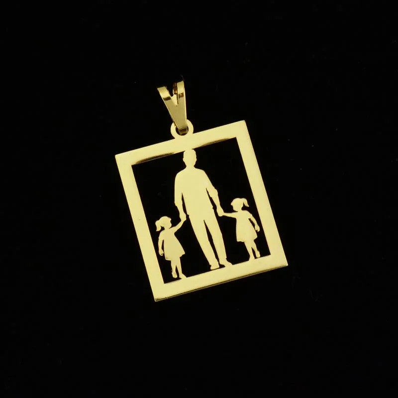 Pingente Placa Vazada Pai e Duas Filhas