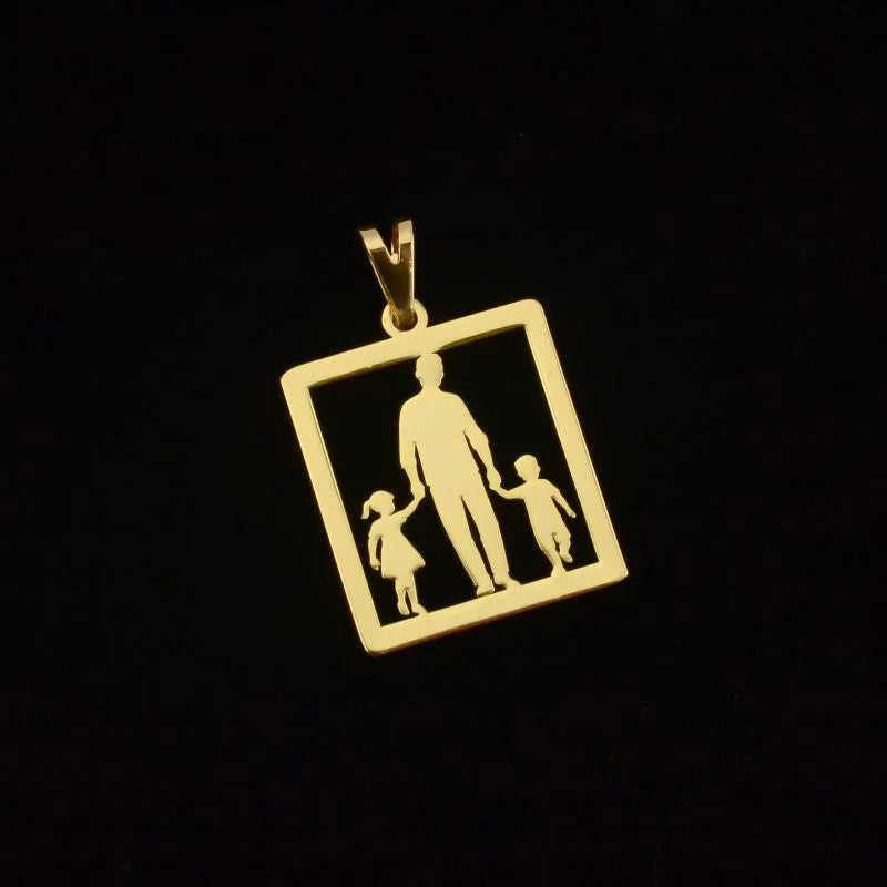 Pingente Placa Vazada Pai e Casal de Filhos